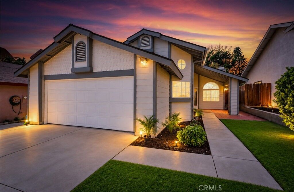 Property Photo:  2712 Sunview  CA 93306 