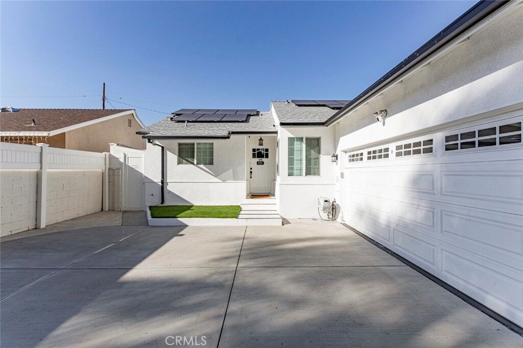 Property Photo:  18955 Cantlay Street  CA 91335 