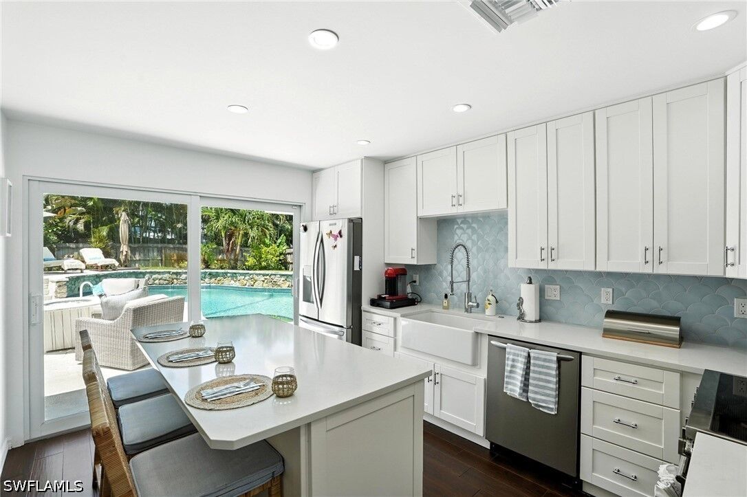 Property Photo:  1063 22nd Avenue N  FL 34103 