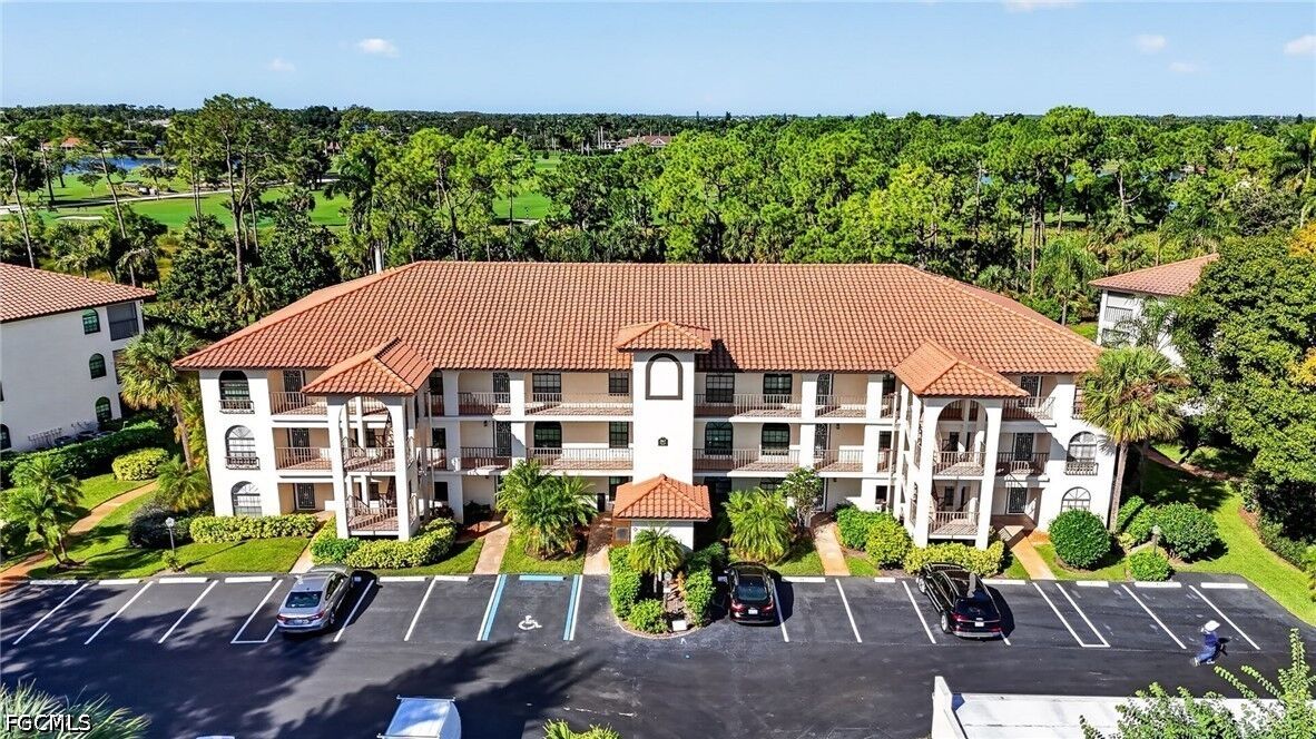 Property Photo: 267 Deerwood Circle 2 FL 34113