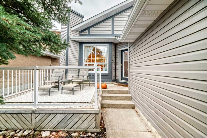 Property Photo:  11 Shawbrooke Circle SW  AB T2Y 2Y4 