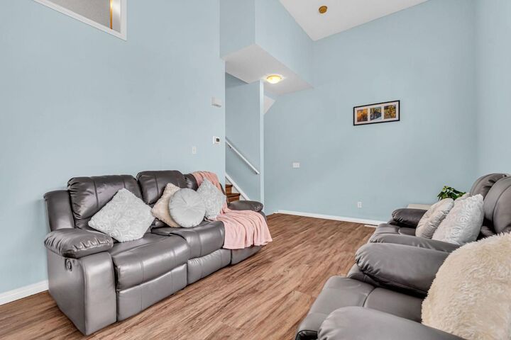 Property Photo:  28 Everhollow Way SW  AB T2Y 5B4 
