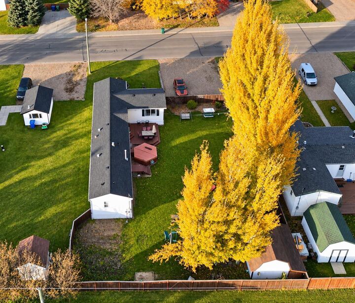 Property Photo:  10613 101 Ave  AB T0H 2H0 