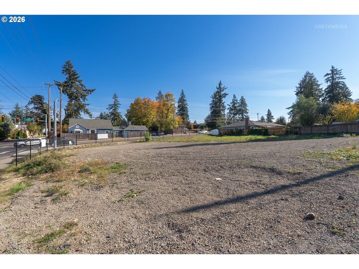 Property Photo: 12811 SE Oatfield Rd OR 97222