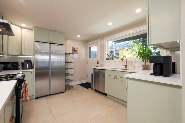 Property Photo: 5211 Phinney Avenue N WA 98103