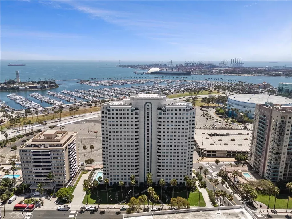 Property Photo:  525 E Seaside Way 2003  CA 90802 