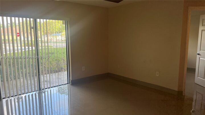 Property Photo:  