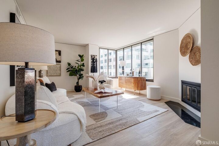 Property Photo:  152 Lombard Street 508  CA 94111 