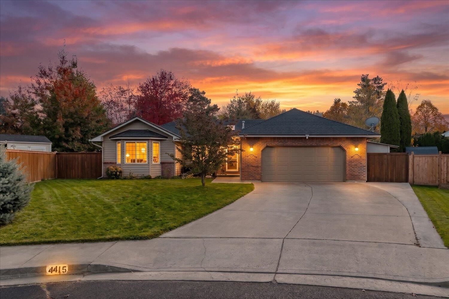 Property Photo:  4415 S Parkside Ct  WA 99223 