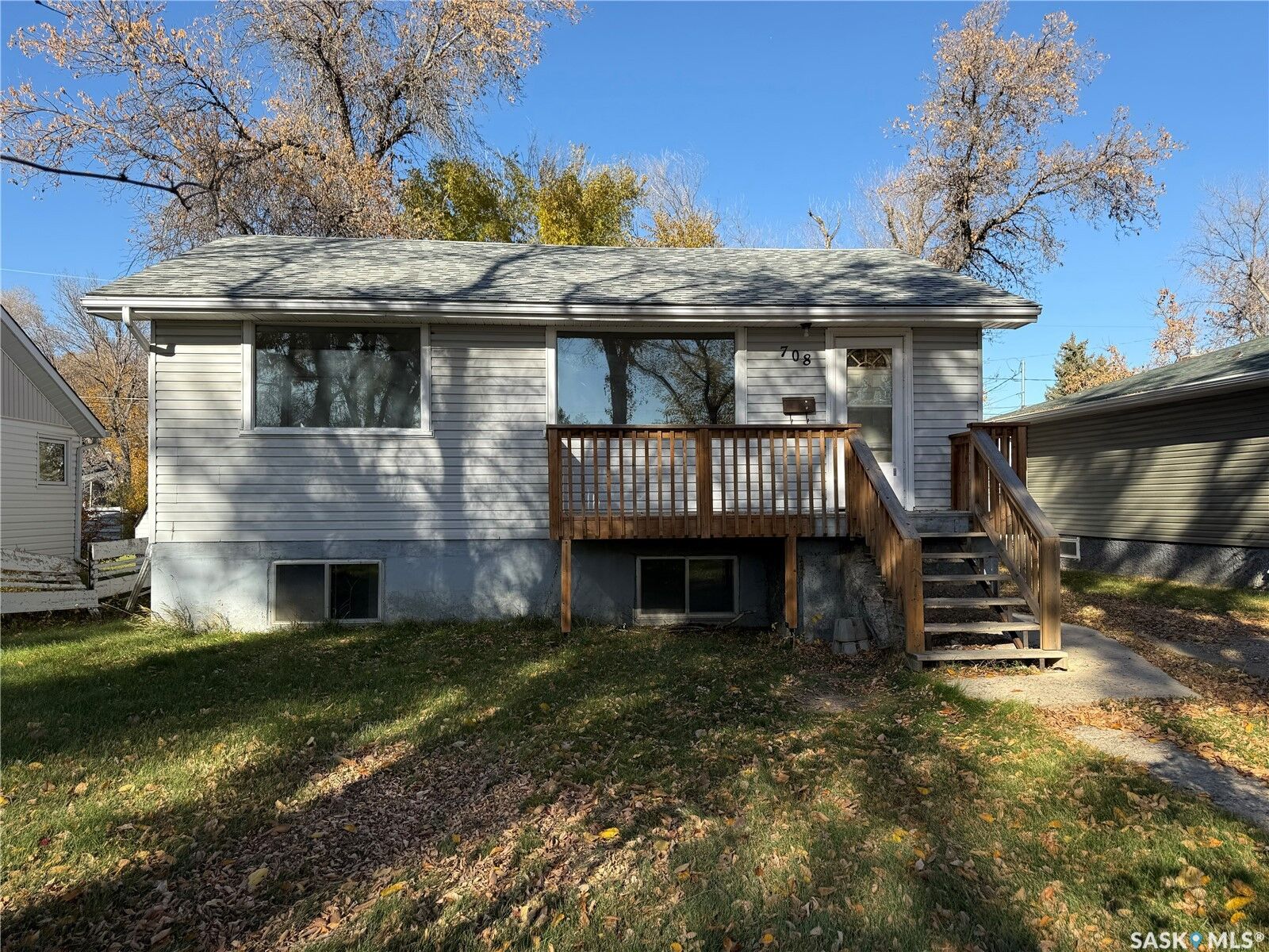 Property Photo:  708 Grandview Street W  SK S6H 5L6 