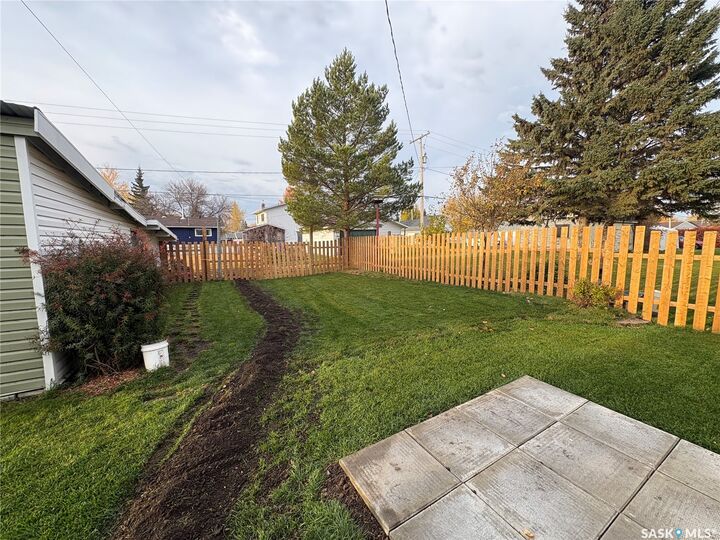 Property Photo:  307 Carl Avenue E  SK S0A 2A0 