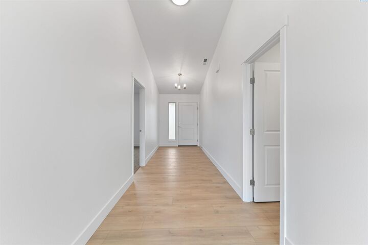 Property Photo:  757 Honeylicious St  WA 99352 