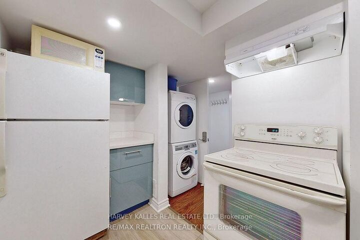 Property Photo: 142 Combe Avenue Lower ON M3H 4K1