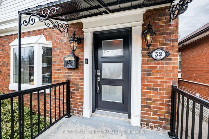Property Photo:  32 Seventh Street Upper Level  ON M8V 3B2 