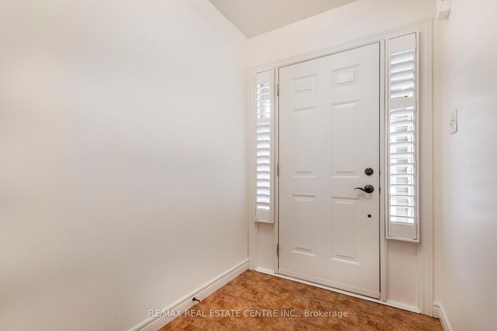 Property Photo:  130 Robert Street 29  ON L9T 6E3 