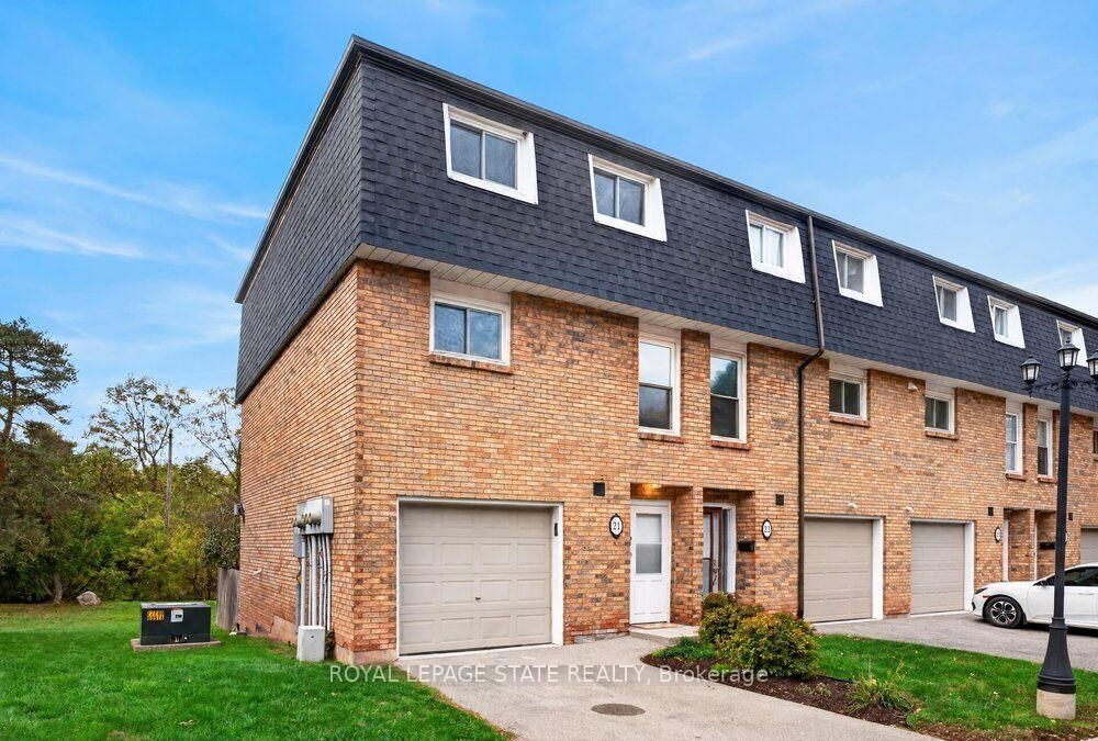 Property Photo:  21 Rosedale Court 6  ON L8G 4B1 