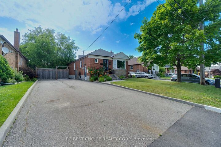 Property Photo: 45 Mayall Avenue Main ON M3L 1E7