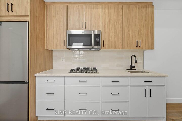 Property Photo:  2219 Dundas Street W 201  ON M6R 1X6 