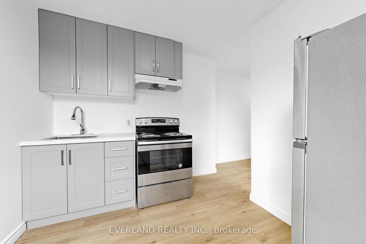 Property Photo:  20 King Street E C  ON L1G 4Y5 