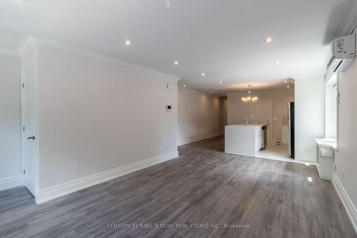 Property Photo:  301 Cleveland Street Upper  ON M4S 2W7 