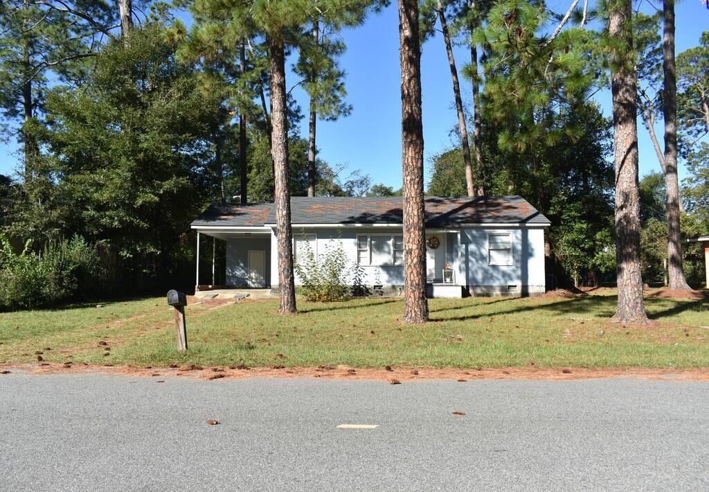 Property Photo:  201 Waverly Ave  GA 31705 