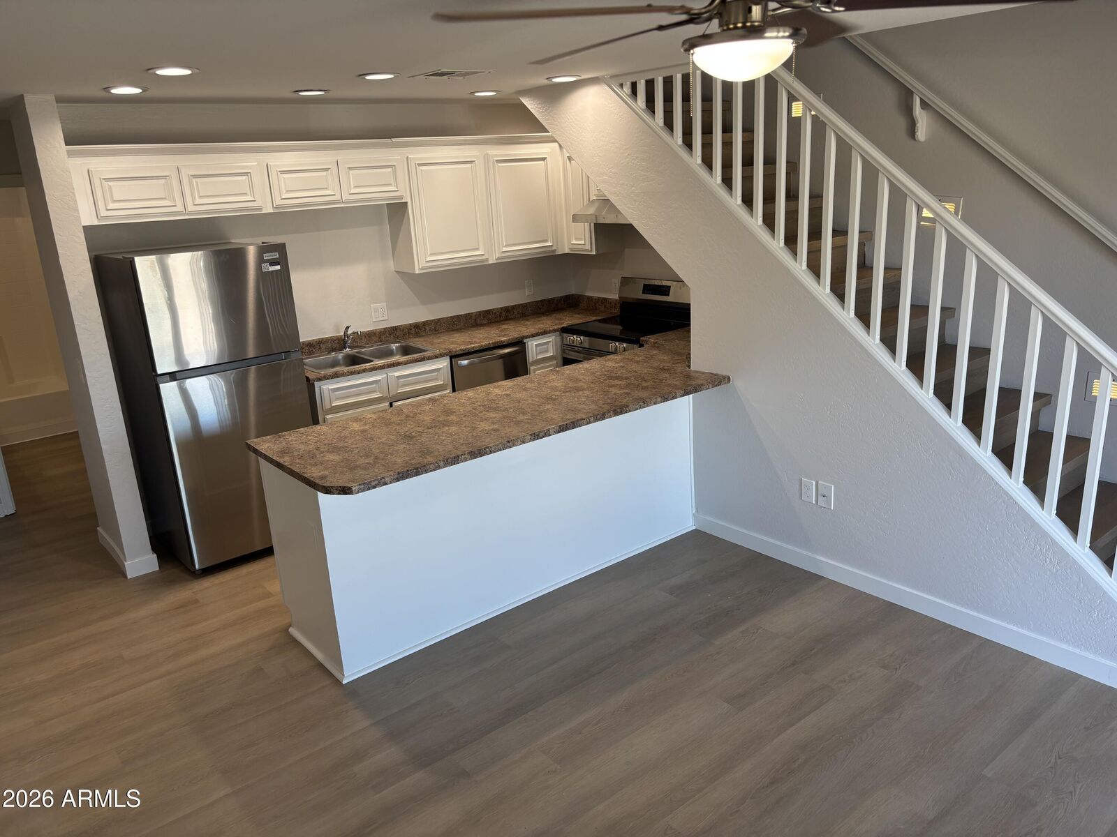 Property Photo:  528 E Navajo Avenue Apt 2  AZ 85119 