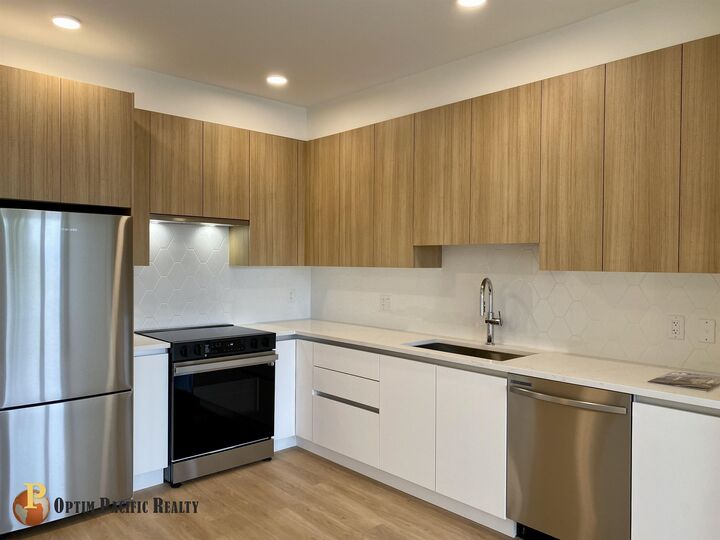 Property Photo: 11907 223 Street 5xx BC V2X 4P9