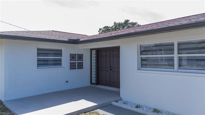 Property Photo: 5150 York Ct FL 33904