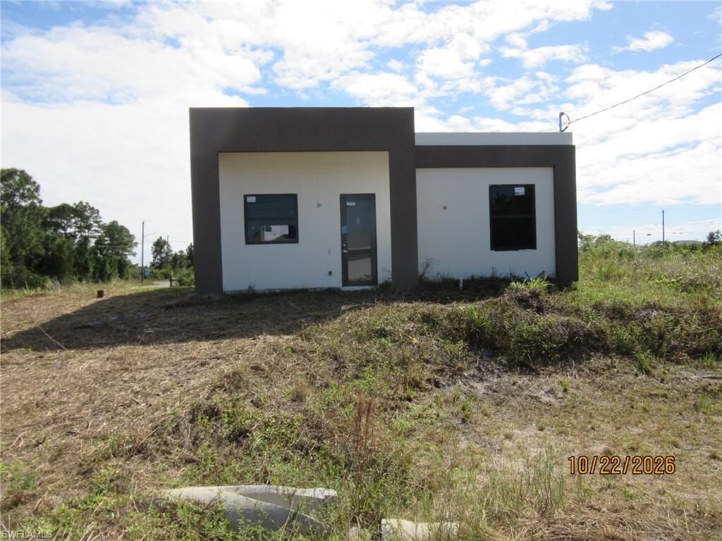 Property Photo: 321 Mangonia Ave FL 33974