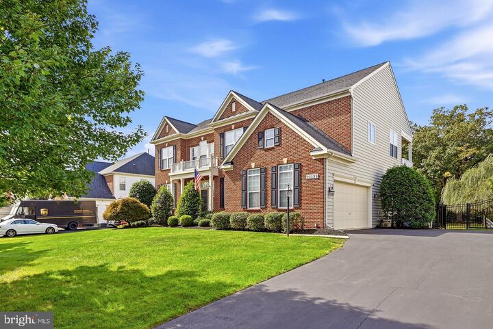 Property Photo: 22399 Dolomite Hills Drive VA 20148