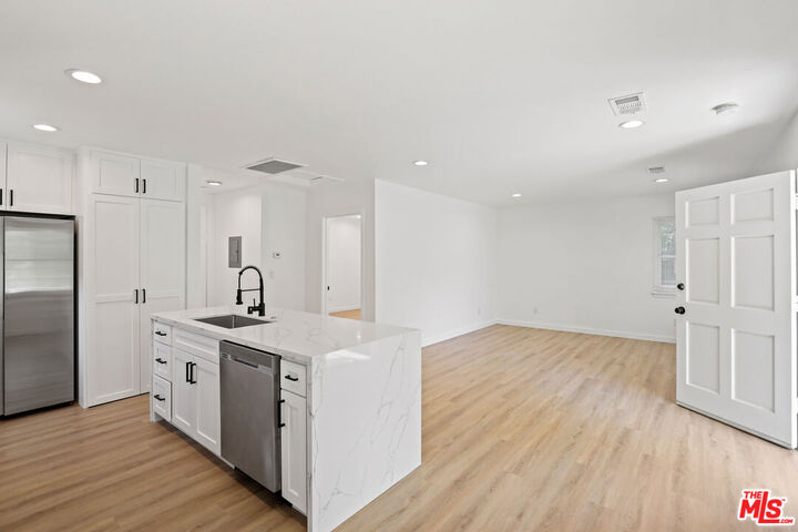 Property Photo: 1940 Cloverfield Blvd, Unit C CA 90404