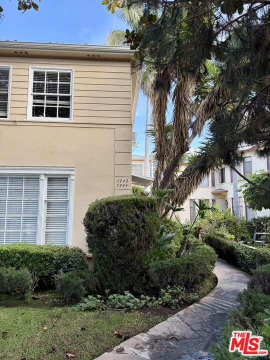 Property Photo: 1244 Smithwood Dr, Unit 1 CA 90035