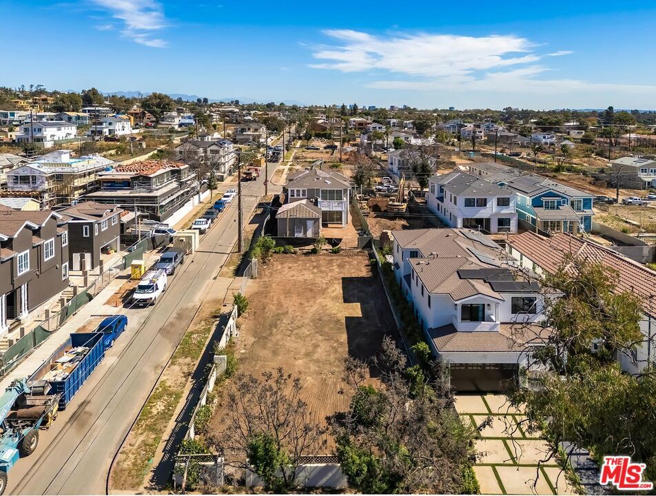 Property Photo:  958 Embury St  CA 90272 