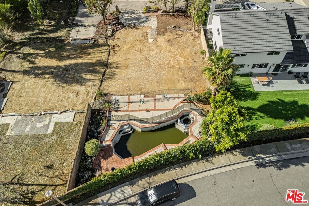 Property Photo: 17106 Avenida De La Herradura CA 90272