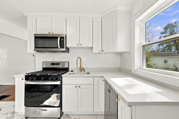 Property Photo: 2157 Argyle Drive OH 43219