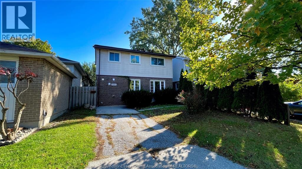 Property Photo:  1545 Bayswater Crescent  ON N8S 4K5 