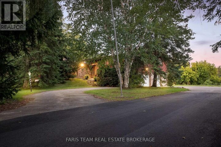 Property Photo: 175 South Summit Farm Road ON L7B 1J8