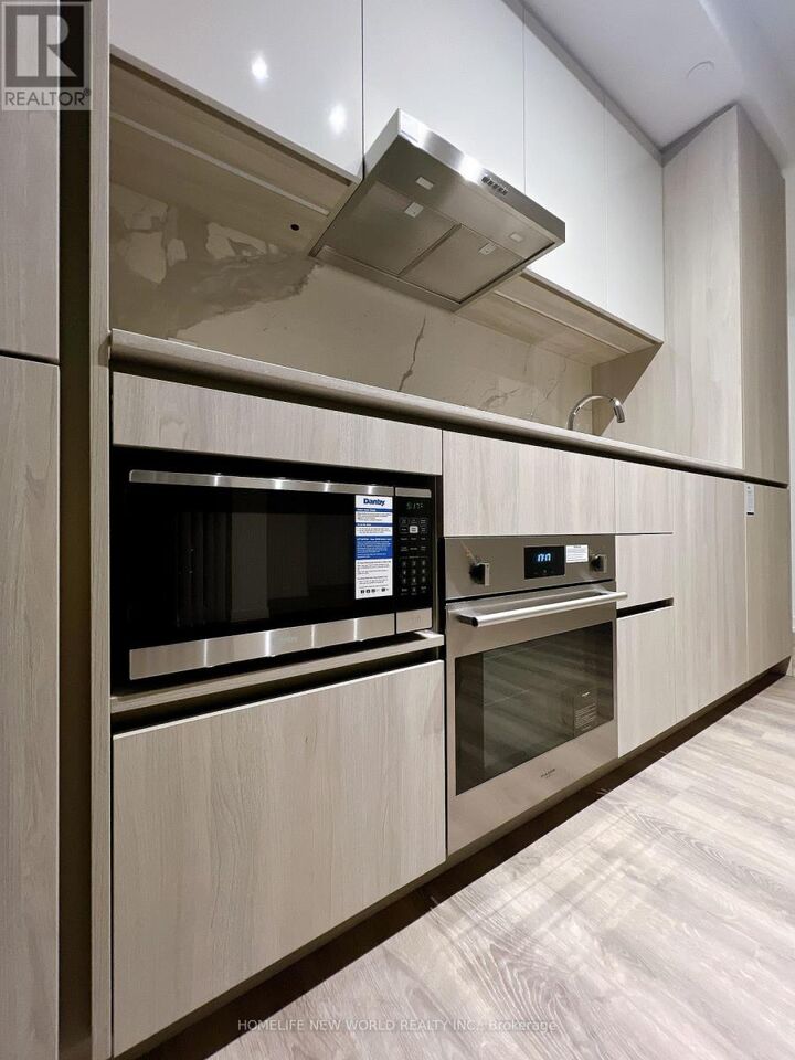 Property Photo: 8 Interchange Way 1112 ON L4K 5Z7