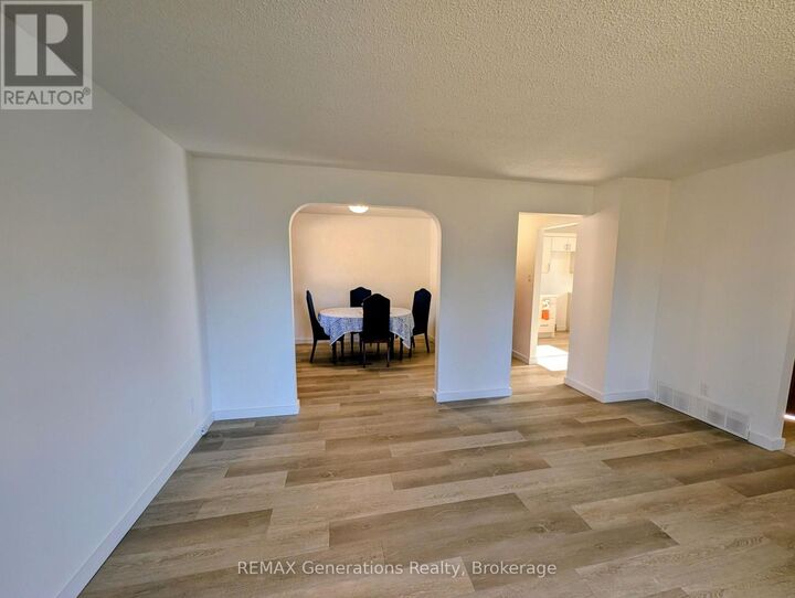 Property Photo:  545 Lanark Crescent  ON P7A 7V7 