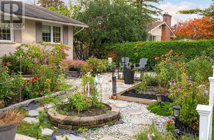 Property Photo:  44 Millford Avenue  ON K2G 1C2 
