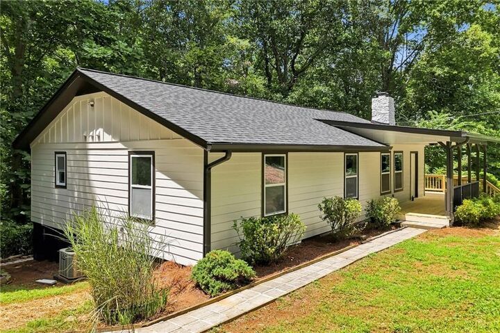 Property Photo: 283 Ash Circle GA 30183