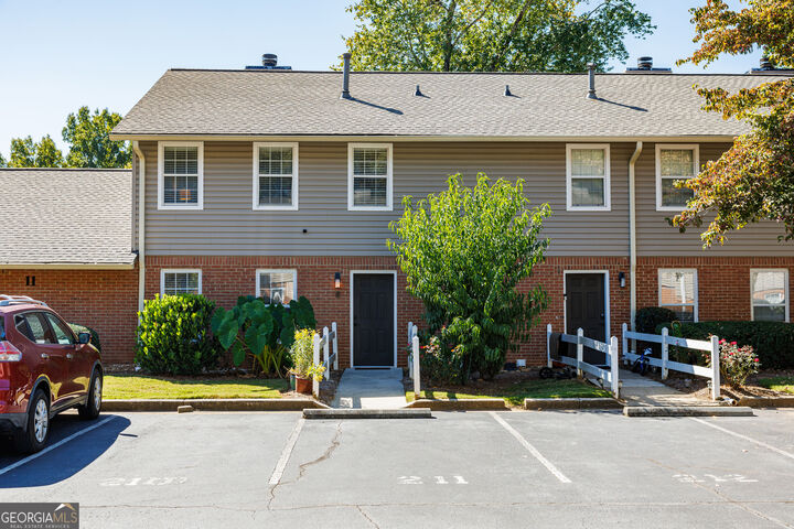 Property Photo: 7750 Roswell Road 11B GA 30350
