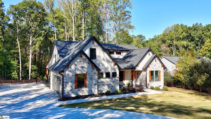 Property Photo:  404 Holly Ridge Drive  SC 29621 