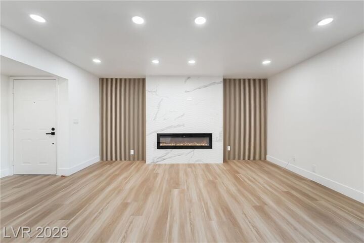 Property Photo:  5332 River Glen Drive 400  NV 89103 