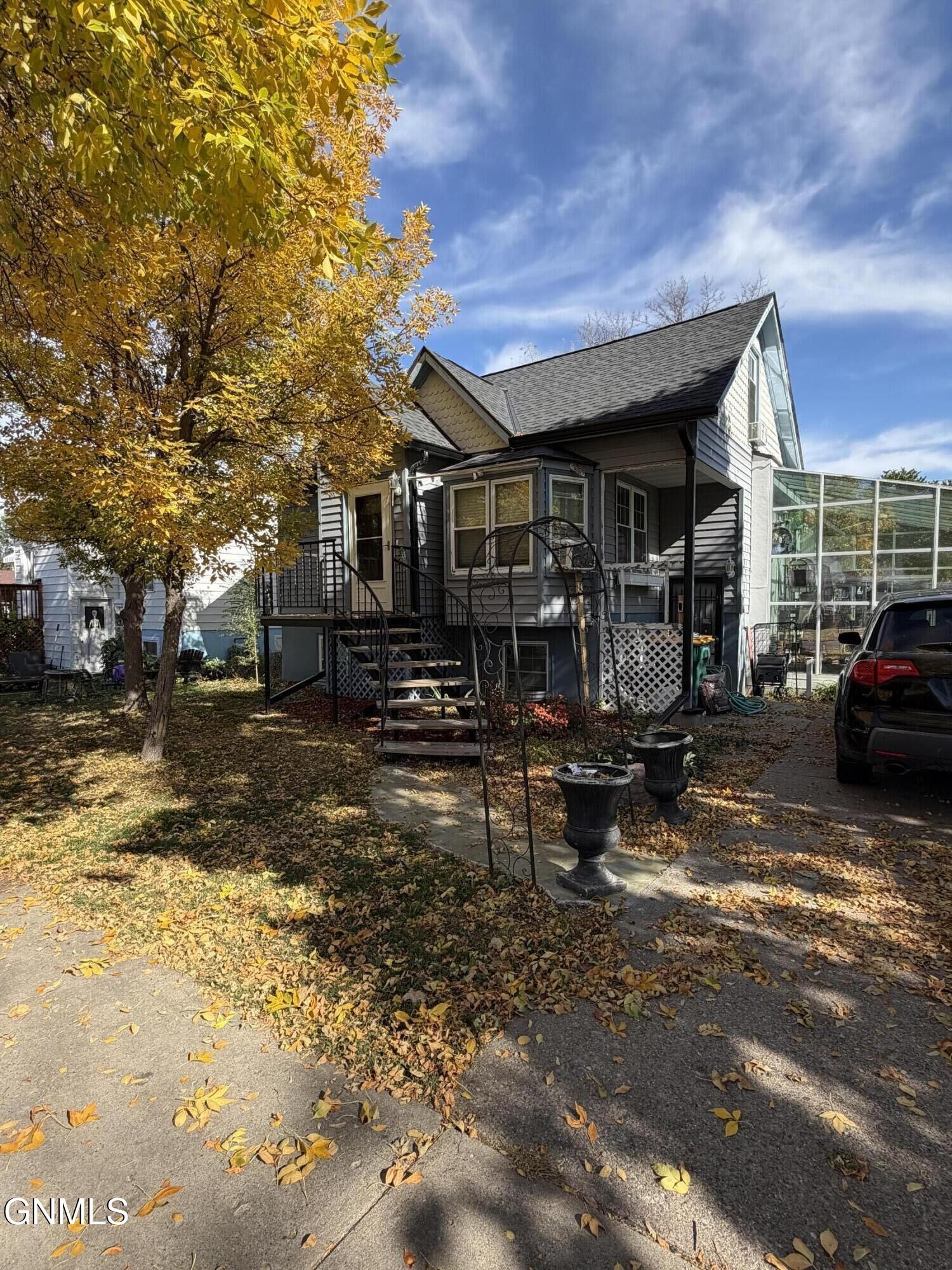 Property Photo:  925 N 13th Street N  ND 58501 