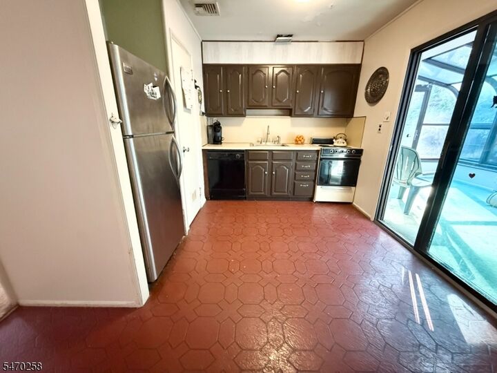 Property Photo: 198 Howard Ave NJ 07662