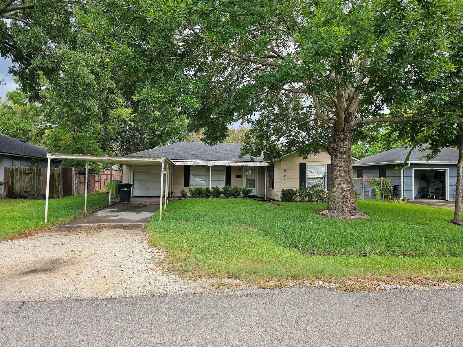 Property Photo:  1305 James Street  TX 77471 