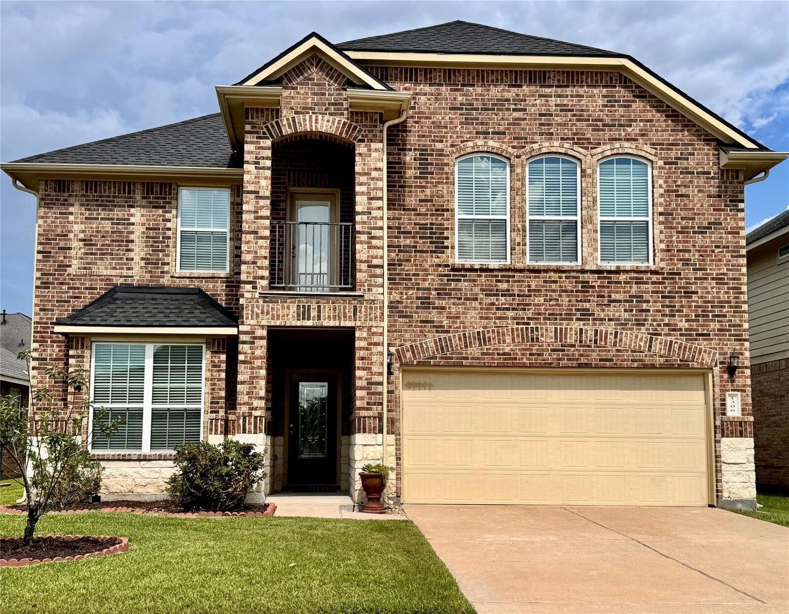 Property Photo: 1306 S Maple Drive TX 77493