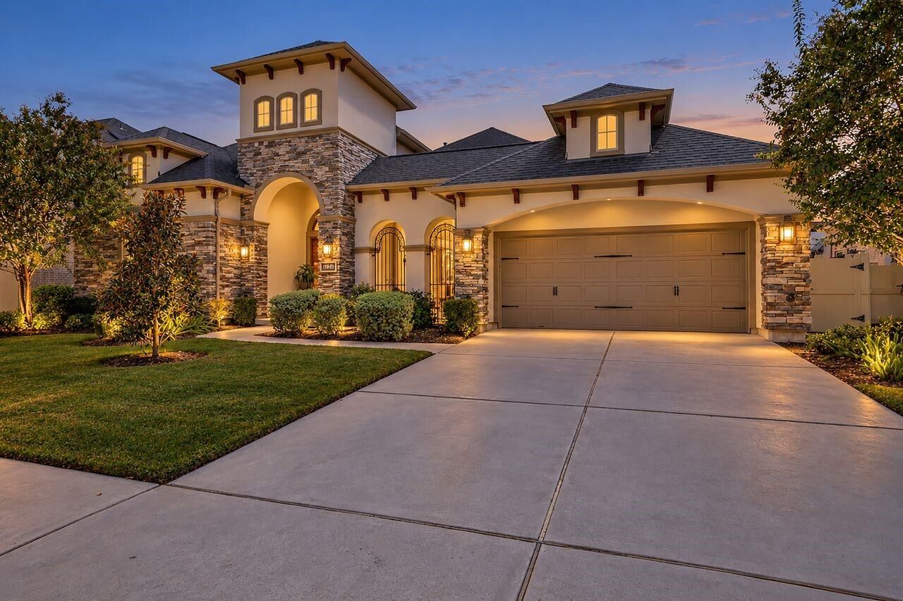 Property Photo: 10415 Roseate Skimmer TX 77385