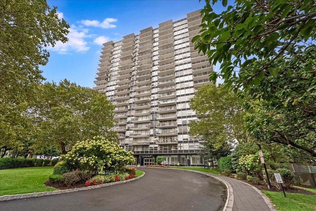 Property Photo:  6050 Blvd East 15G  NJ 07093 